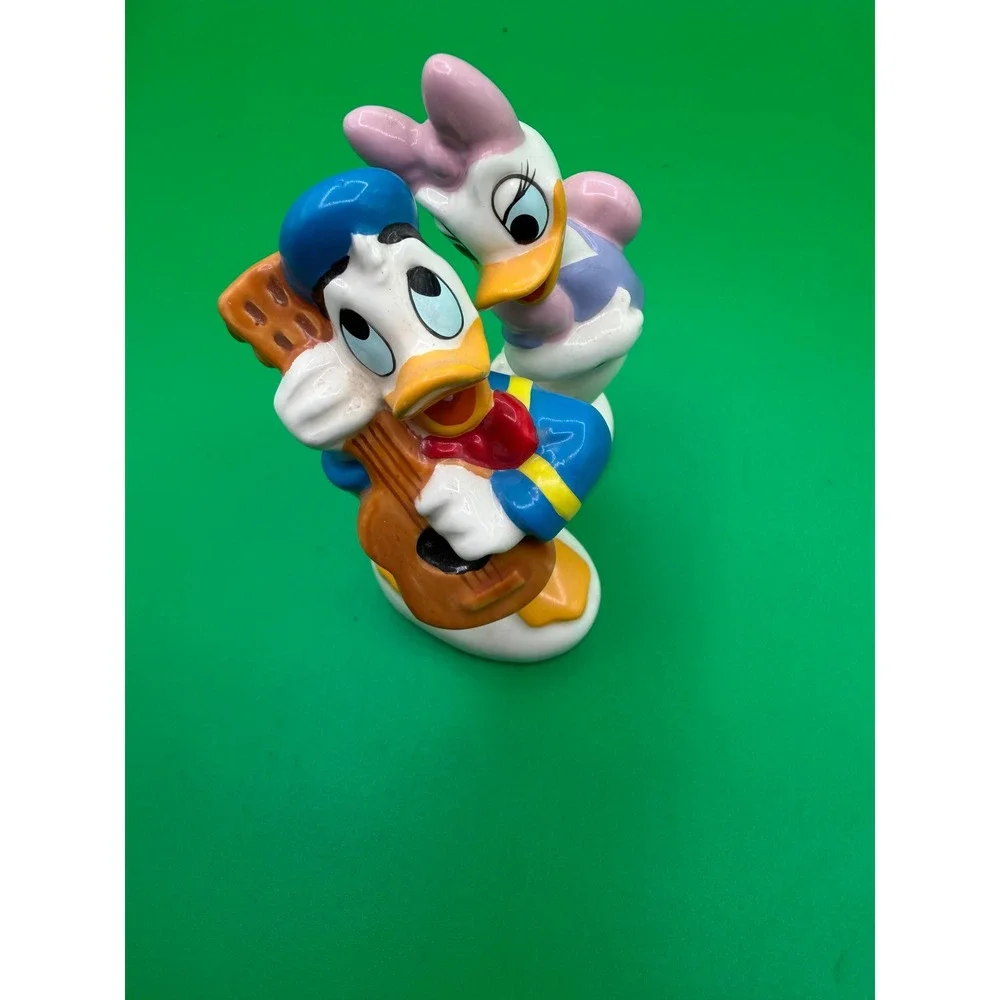 Disney NE Donald and Daisy Duck Ceramic Salt and Pepper Shakers Vintage Set